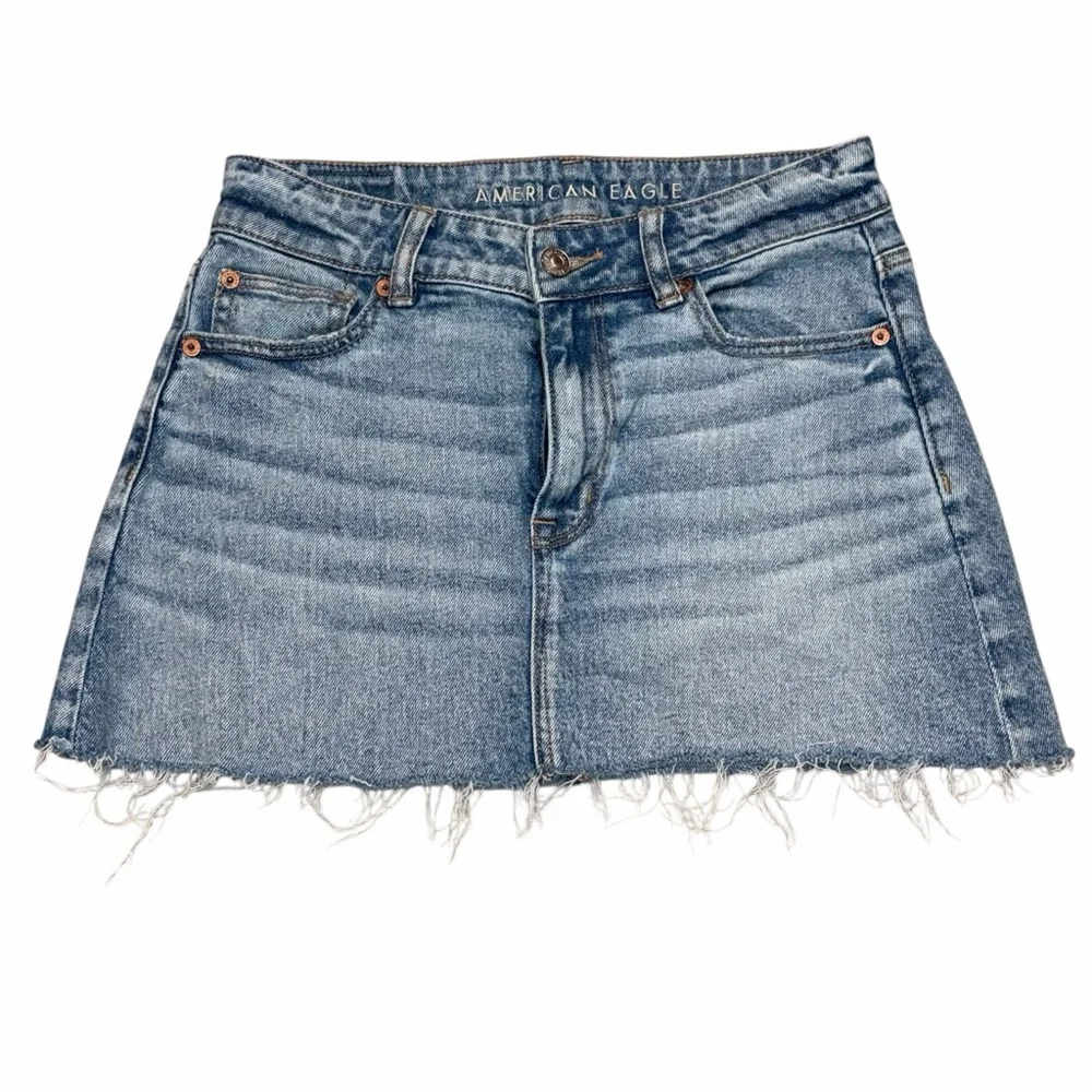 AEO American Eagle 90’s High Rise Cutoff Denim Mini Skirt size 4